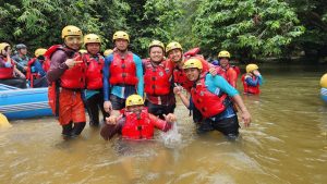 img-AFFIN participated in White Water Rafting with visually impaired individuals (OKU), organised by Pertubuhan Pembangunan Orang Buta Malaysia (PPOBM) in Gopeng, Perak