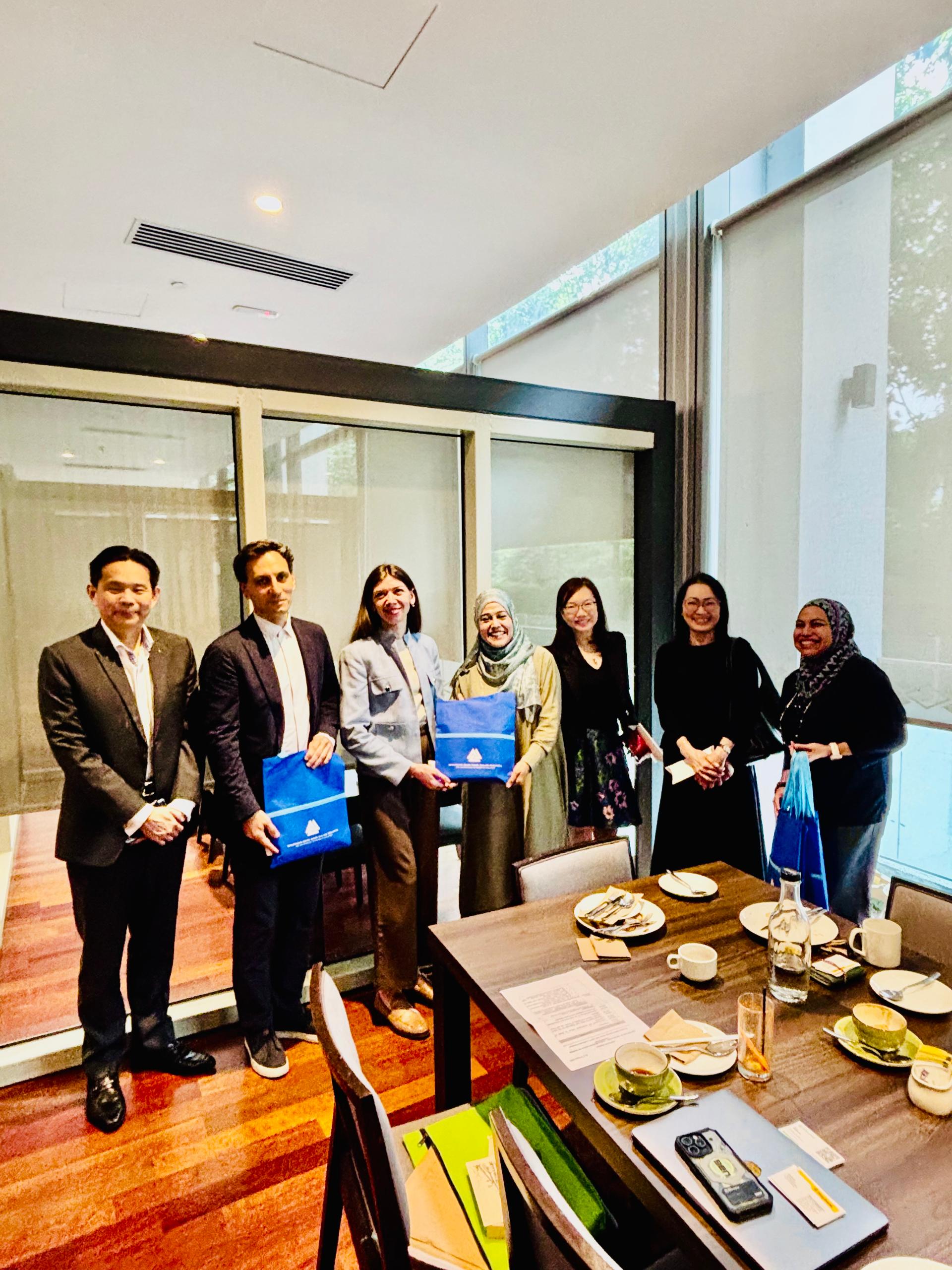 Image of 𝐁𝐮𝐢𝐥𝐝𝐢𝐧𝐠 𝐁𝐫𝐢𝐝𝐠𝐞𝐬 𝐀𝐜𝐫𝐨𝐬𝐬 𝐂𝐨𝐧𝐭𝐢𝐧𝐞𝐧𝐭𝐬! 🇷🇺🤝🇲🇾