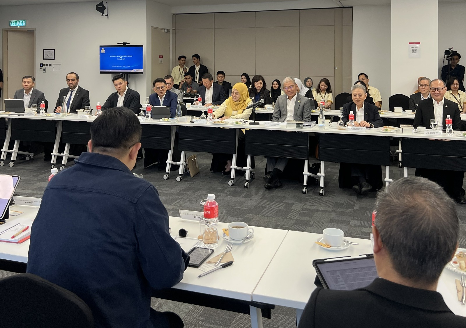 Image of (6 April 2026) 𝐀𝐁𝐌 𝐂𝐨𝐧𝐭𝐢𝐧𝐮𝐞𝐬 𝐈𝐧𝐝𝐮𝐬𝐭𝐫𝐲 𝐄𝐧𝐠𝐚𝐠𝐞𝐦𝐞𝐧𝐭 𝐰𝐢𝐭𝐡 𝐌𝐢𝐧𝐢𝐬𝐭𝐞𝐫 𝐨𝐟 𝐄𝐧𝐭𝐫𝐞𝐩𝐫𝐞𝐧𝐞𝐮𝐫 𝐃𝐞𝐯𝐞𝐥𝐨𝐩𝐦𝐞𝐧𝐭 𝐚𝐧𝐝 𝐂𝐨𝐨𝐩𝐞𝐫𝐚𝐭𝐢𝐯𝐞𝐬